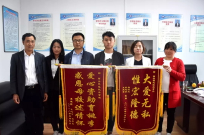 ѧ���ж��ͽ��� ʦ������ů��